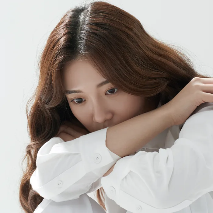 우울감을 느끼는 여성