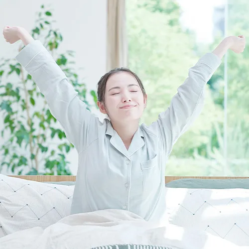 수면의 질 개선을 상징하는 편안한 아침